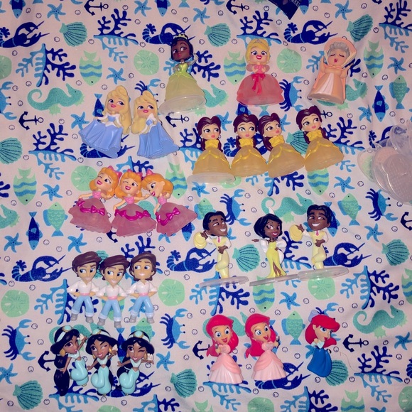 FINAL PRICE! 24 Disney Characters Cake Toppers Bundle Lot! - Picture 1 of 6
